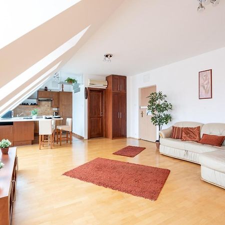 Beautiful Apartment With Ac Budapest Exteriör bild