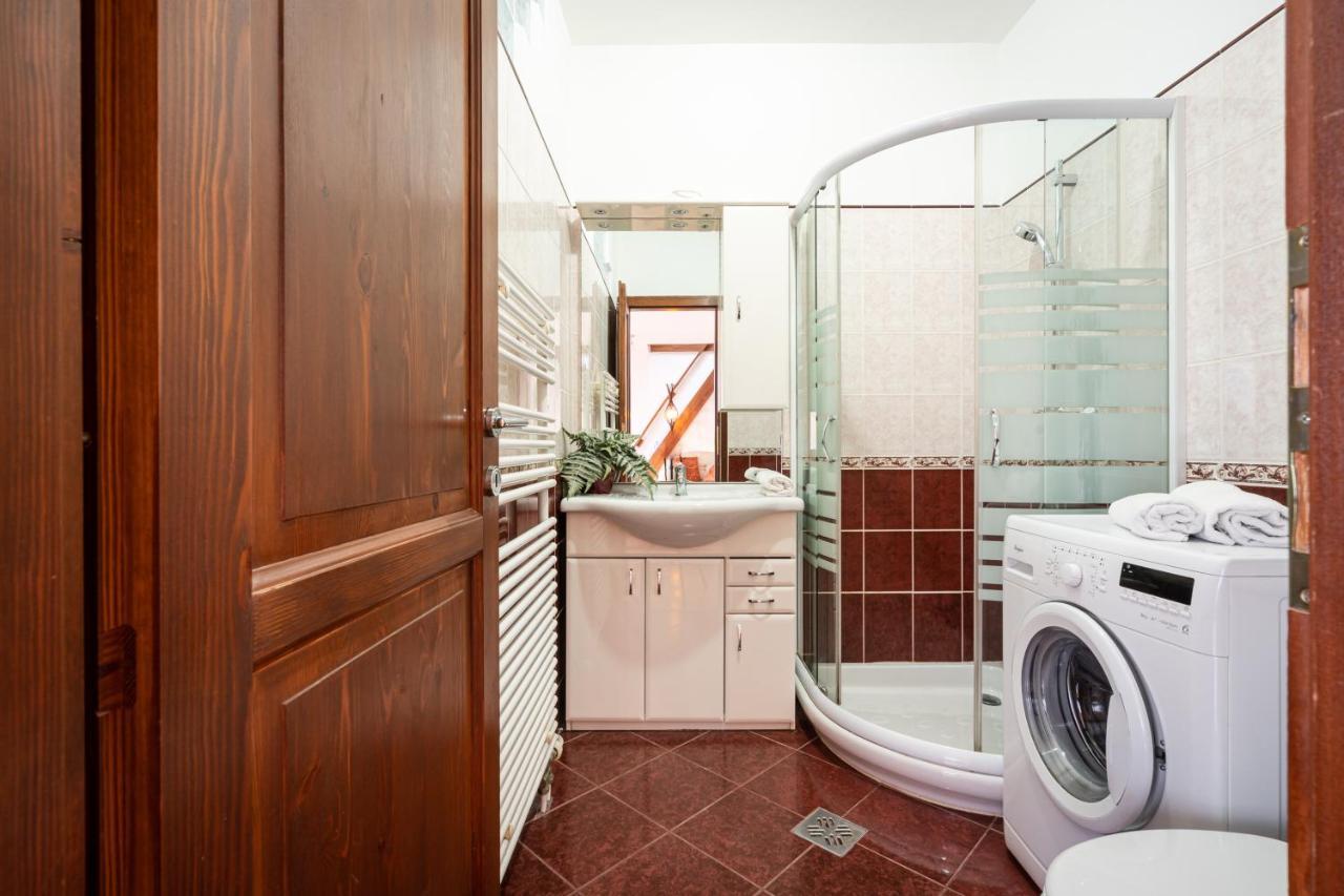 Beautiful Apartment With Ac Budapest Exteriör bild
