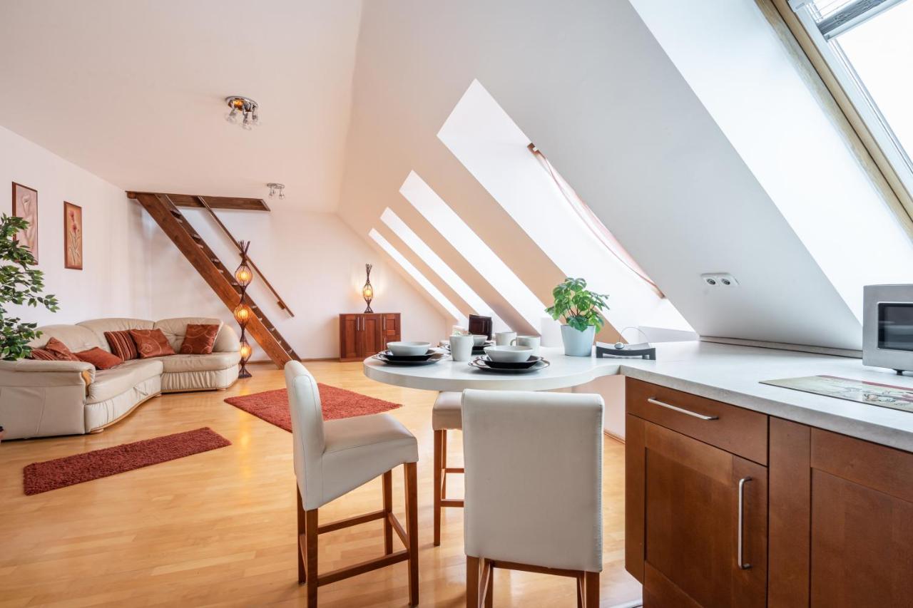 Beautiful Apartment With Ac Budapest Exteriör bild