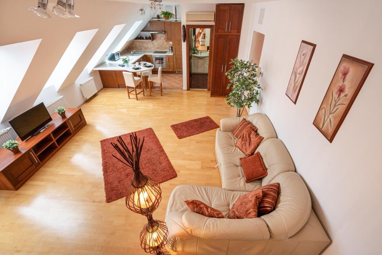 Beautiful Apartment With Ac Budapest Exteriör bild