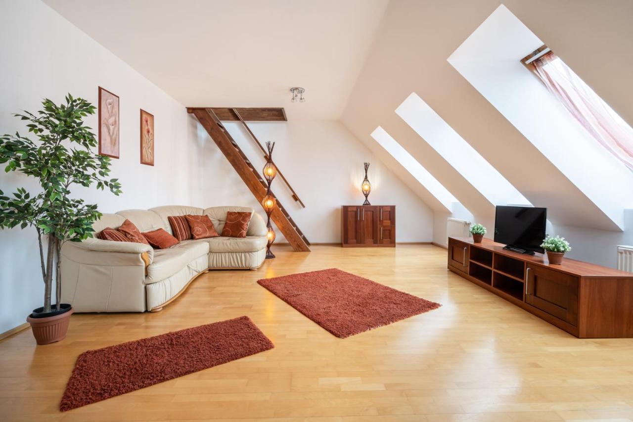 Beautiful Apartment With Ac Budapest Exteriör bild