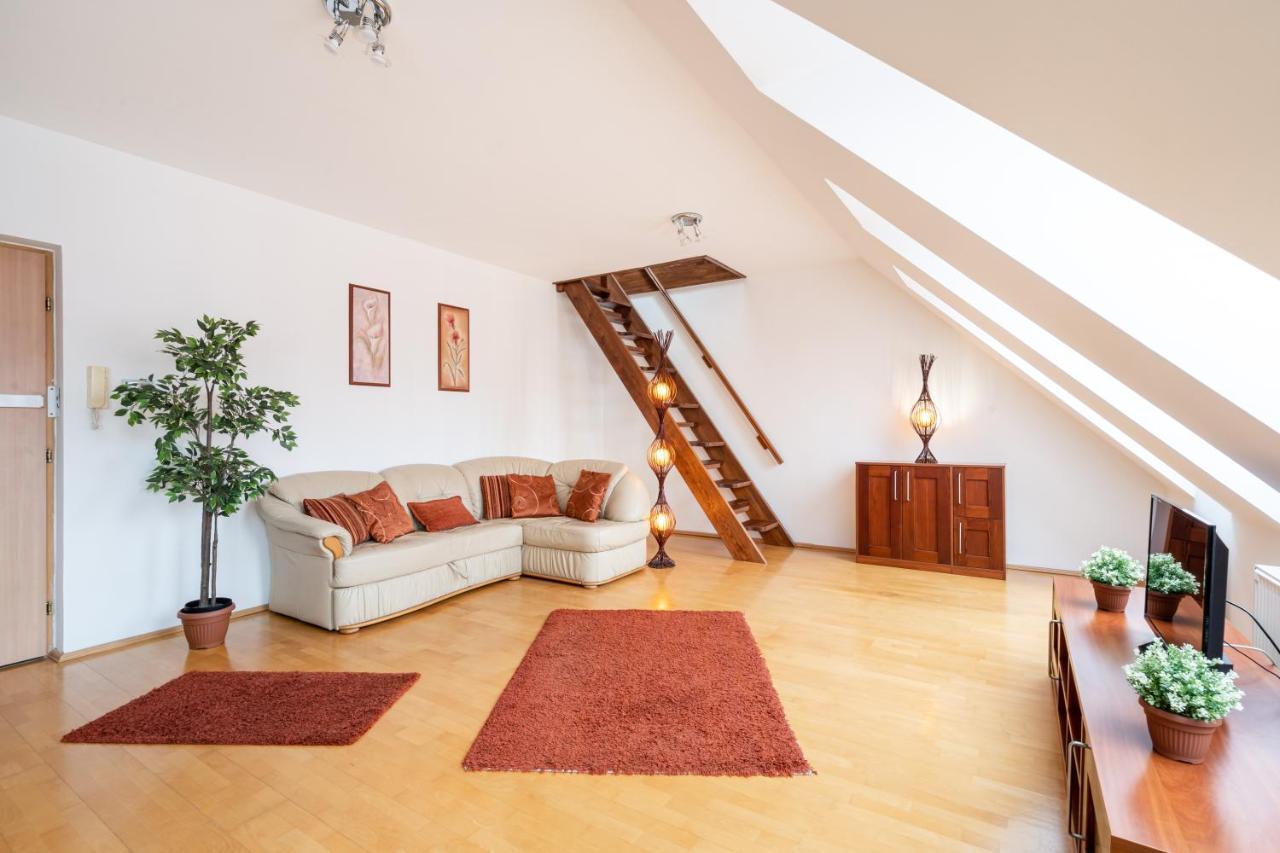 Beautiful Apartment With Ac Budapest Exteriör bild