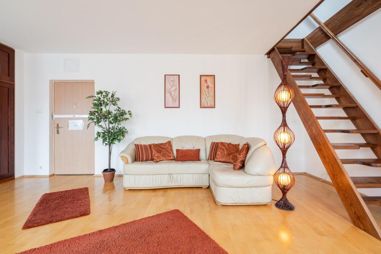 Beautiful Apartment With Ac Budapest Exteriör bild